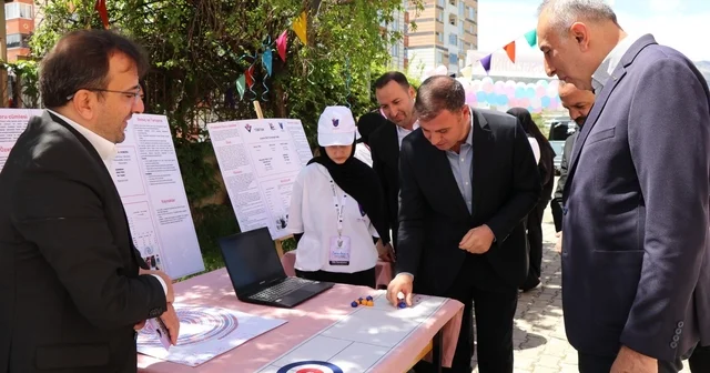 Yıl sonu sergisi şenliğe döndü Erzurum Haberleri