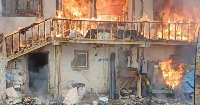 Soba bacasından çıkan yangın korkuttu