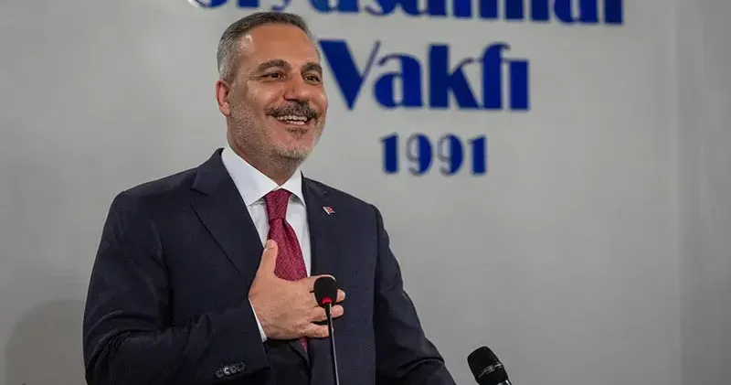 Bakan Fidan, Siyasallılar Vakfı nı ziyaret etti