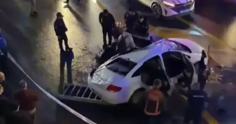 Ankara’da kontrolden çıkan otomobil Sıhhiye Köprüsü nden alt yola düştü; 1 yaralı