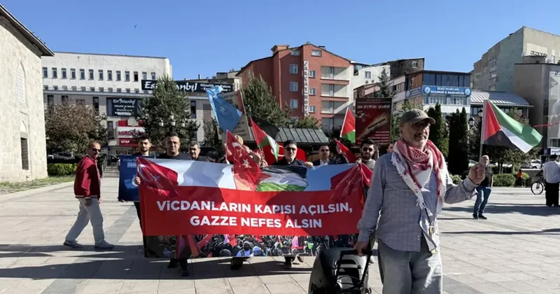 Erzurum da sağlıkçılar Gazze için sessiz yürüyüşlerini 136. haftada sürdürdü