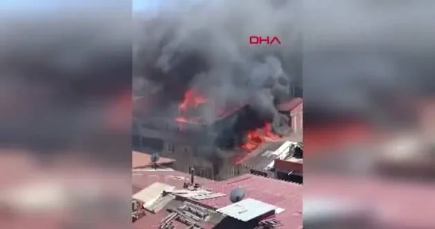 Sultangazi de 4 katlı bina alevlere teslim oldu