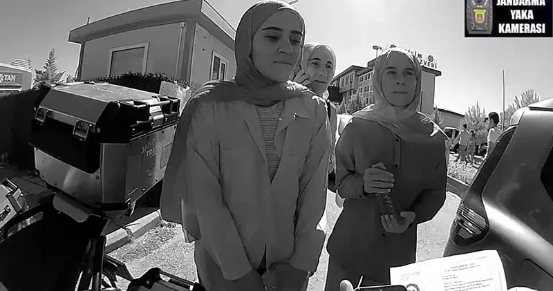Jandarma, ikiz kardeşler ile bir öğrenciyi motosiklet ile sınava yetiştirdi