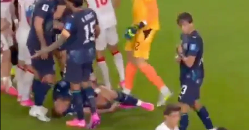 Türkiye Paraguay maçında ilginç görüntü! Futbolcu hakemin saatini çaldı Sözcü Gazetesi
