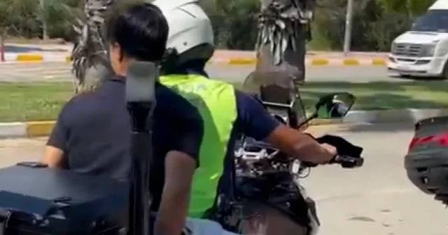 Antalya da polis ekipleri geç kalan öğrencileri sınava yetiştirdi VİDEO İZLE