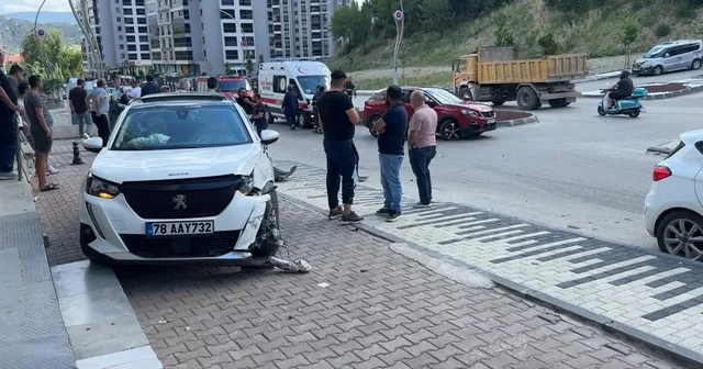 Ehliyetsiz sürücünün karıştığı kazada anne ile kızı yaralandı Karabük Haberleri Habertürk Yerel Haberler