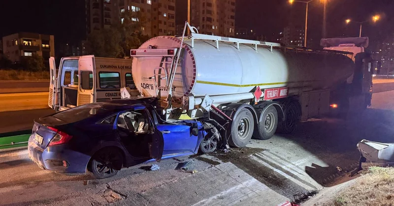 Adana’da otomobil tıra çarptı: Baba öldü, 2 çocuğu yaralandı