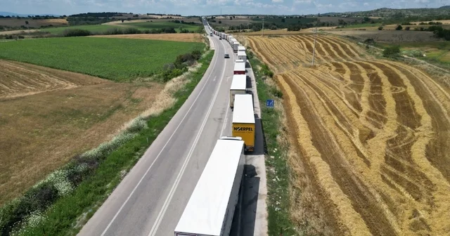 Hamzabeyli Sınır Kapısı nda 20 kilometre TIR kuyruğu Edirne Haberleri Habertürk Yerel Haberler