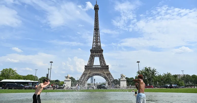 Paris’te aşırı sıcak hava dalgası etkili oldu