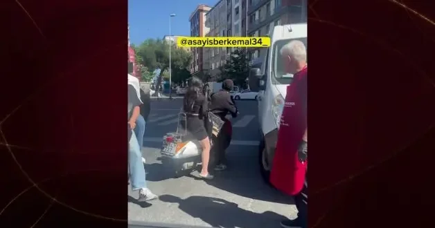 Kağıthane’de yol verme kavgası: Önünü kesti küfürler savurup saldırdı!