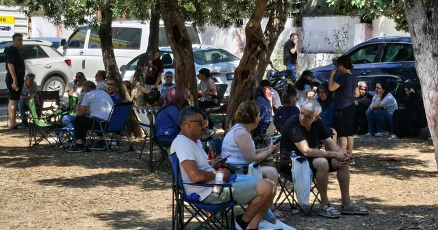Sınav heyecanı Babalar Günü ile katlandı, babalar çocuklarını yalnız bırakmadı Adana Haberleri Habertürk Yerel Haberler