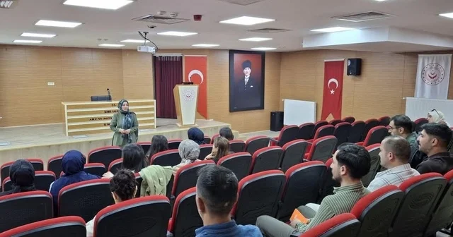 Kars ta Aile ve Sosyal Hizmetler personeline teknoloji bağımlılığı eğitimi Kars Haberleri Habertürk Yerel Haberler