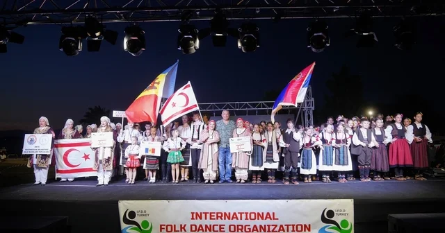Ayvalık ta uluslararası kültür köprüsü Halk oyunları ekipleri büyük beğeni topladı Balıkesir Haberleri Habertürk Yerel Haberler