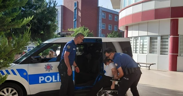 Aydın polisinden YKS ye giren engelli öğrenciye anlamlı destek Engelli öğrenciyi evinden alarak sınava yetiştirdiler Aydın Haberleri Habertürk Yerel Haberler