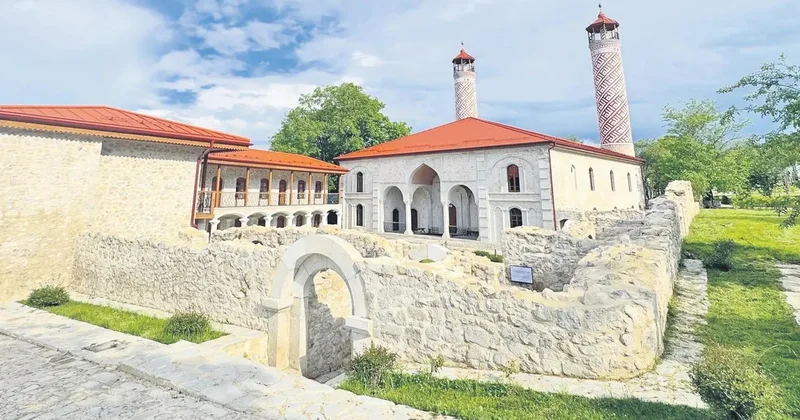 Kahramanlık şehri Şuşa ayağa kalkıyor