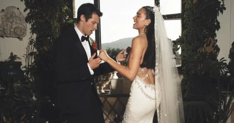Dua Lipa ve Callum Turner dan resmi düğün fotoğrafları