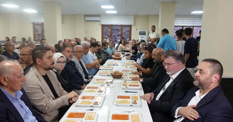 AK Parti İzmir İl Başkanı Saygılı, Çiğli de muharrem orucu açma programına katıldı