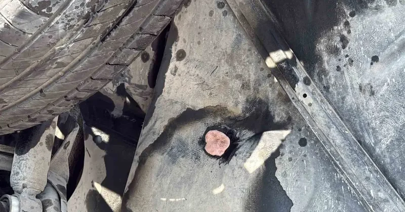 Yakıt deposundaki sızıntıyı sakızla durdurdular