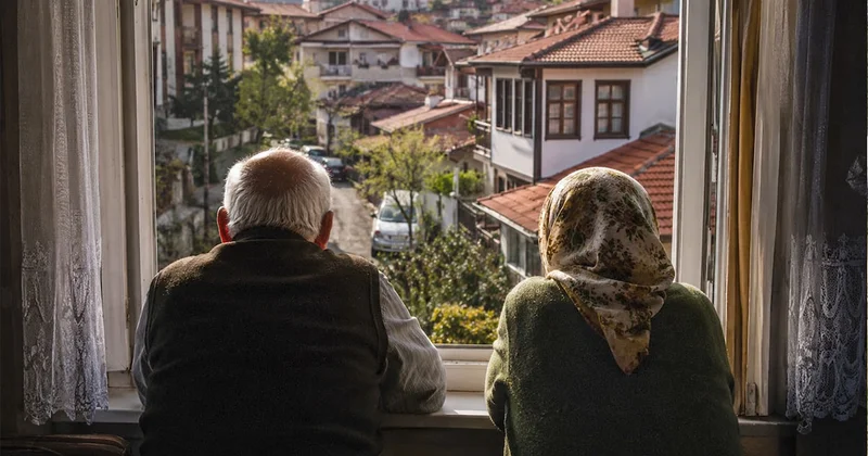 Psikologlar yaşlıların neden saatlerce pencereden bakmayı sevdiklerini açıkladı Sözcü Gazetesi