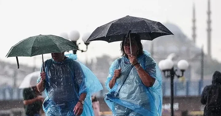 İstanbul Valiliği nden gök gürültülü sağanak ve poyraz uyarısı! Tarih verildi