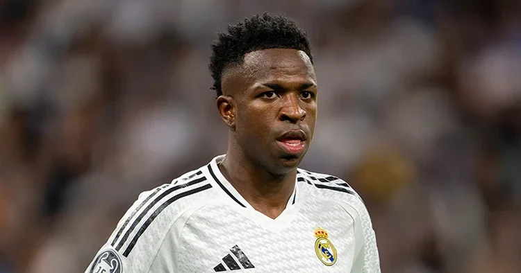 Real Madrid in yıldızı Vinicius Junior, geçirdiği yüz ameliyatından sonra tanınmaz hale geldi!
