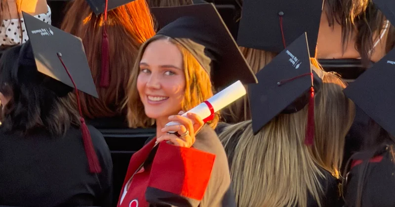 Alina Boz un diploma heyecanı! Ünlü oyuncu üniversiteden mezun oldu