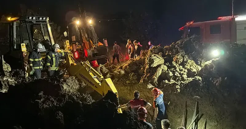 Su kuyusuna hortum bağlarken baba oğul toprak altında kaldı