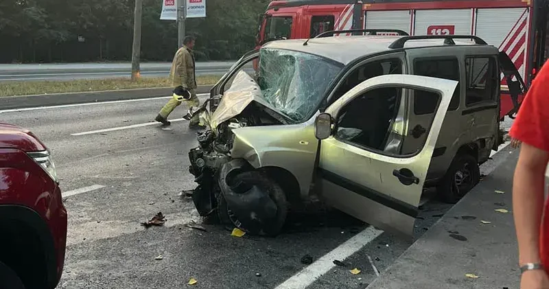 Sarıyer’de 4 otomobilin karıştığı kaza kamerada; araç havalanıp karşı yöne savruldu