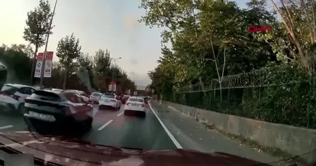 Otomobil kontrolden çıktı, havalanarak karşı yöne fırladı