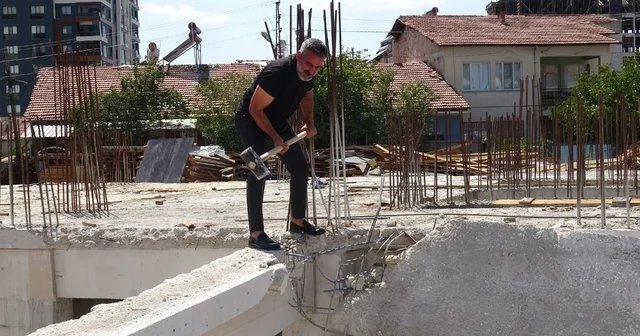 Malatya da müteahhit kalitesiz beton nedeniyle kendi inşaatını ihbar etti Kendi inşaatını ihbar eden müteahhit balyozla beton testi yaptı Malatya Haberleri Habertürk Yerel Haberler