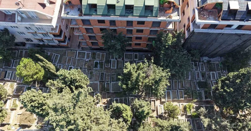 İstanbul da mezarlık manzaralı sıfır daireler! Orada oturmak için yürek lazım