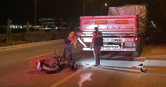 Karaman da motosiklet kazası: 1 ölü Park halindeki tıra çarpan 18 yaşındaki motosiklet sürücüsü hayatını kaybetti Karaman Haberleri Habertürk Yerel Haberler