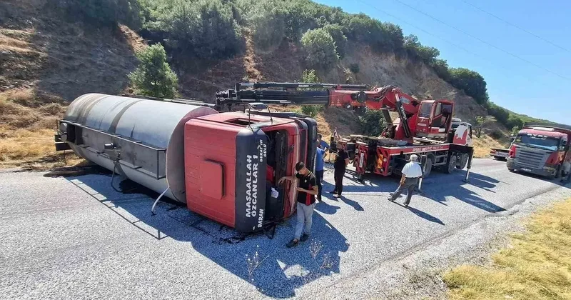 Alaşehir Eşme yolunda tanker devrildi