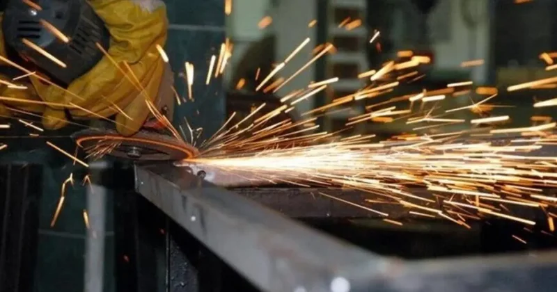 İngiltere de bileşik PMI son 4 ayın en yüksek seviyesini gördü