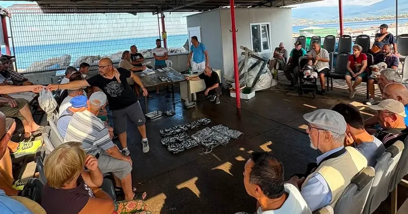 Erdek’te balıklar mezatta satışa sunuldu