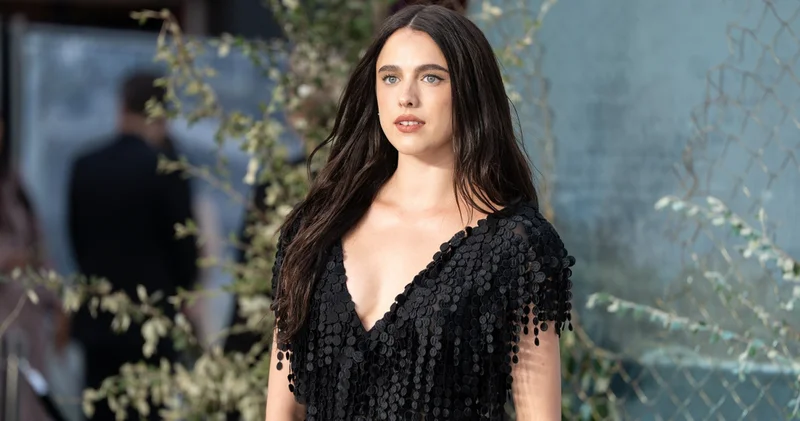 Margaret Qualley in tabansız ayakkabısı dikkat çekti
