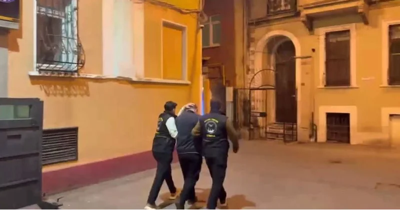 Son dakika: İstanbul da toplu taşımada turistlere yankesicilik yapan 20 şüpheli yakalandı