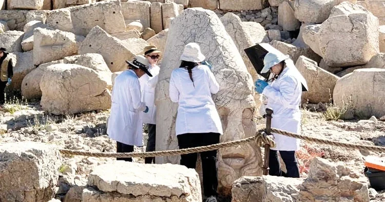 Çatlaklar harçla kapanıyor: Nemrut’a nano koruma