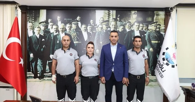 Çiğli de silahlı saldırganı yakalayan güvenlik ekibine ödül İzmir Haberleri Habertürk Yerel Haberler