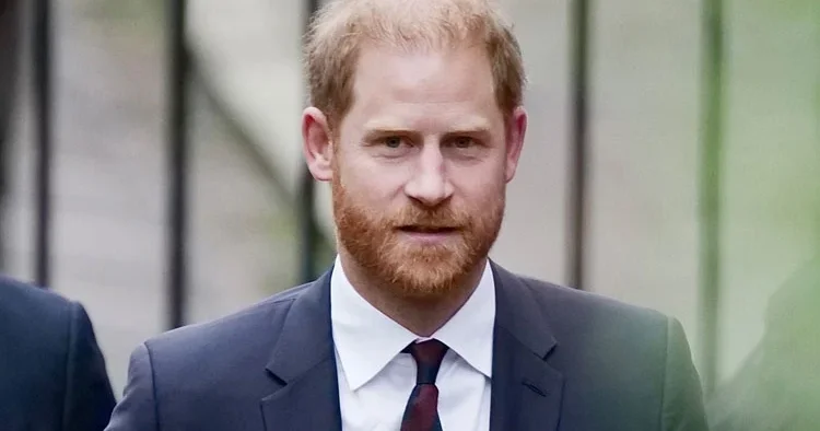 Prens Harry ye eve dönerken kötü sürpriz: Milyonluk tazminat ödeyecek