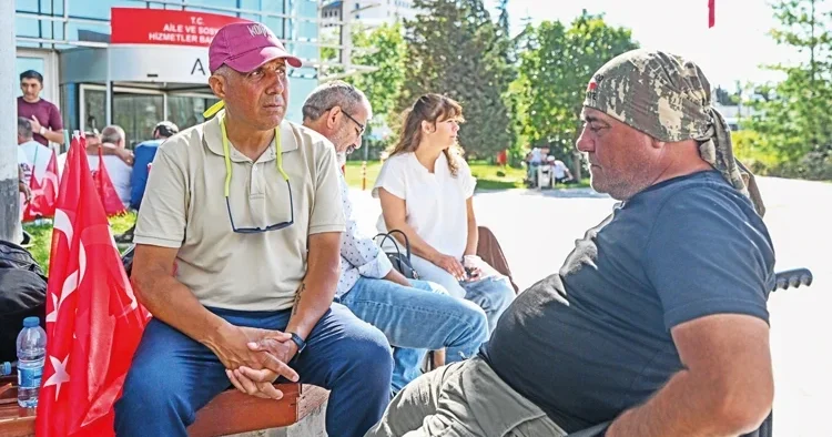 39’uncu günde Aile Bakanlığı önündeler