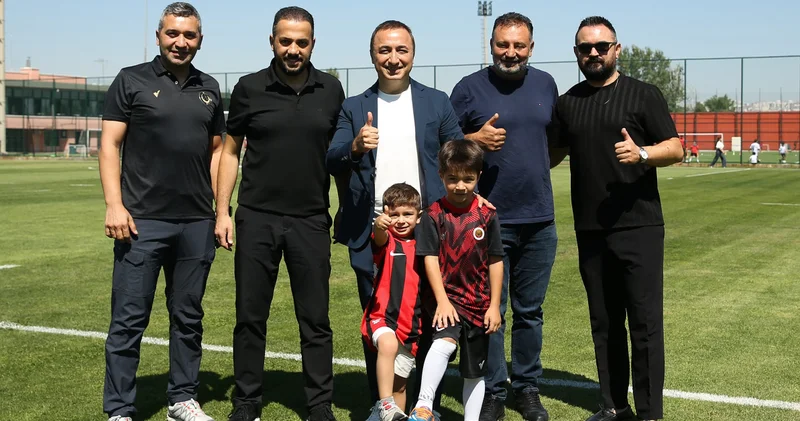 Fenerbahçe maçında forması çıkartılan minik Göktuğ’dan Gençlerbirliği’ne ziyaret