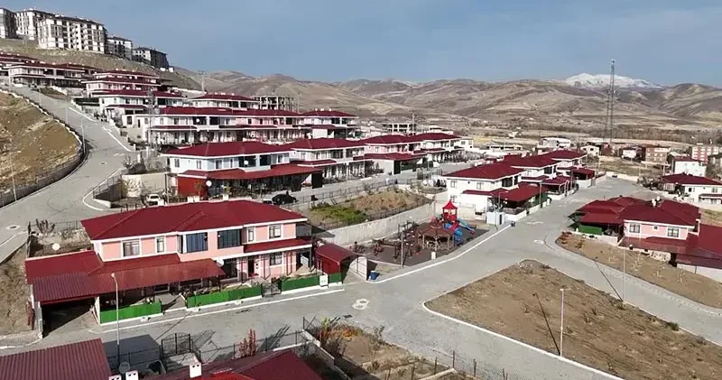 Bitlis te Ahıska Türkleri için yapılan kalıcı konutların teslimine başlandı