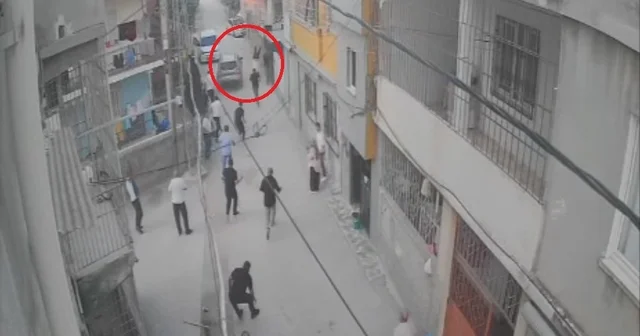 Kavgada otomobilini kalabalığın üzerine sürdü: 1 i ağır 4 yaralı Adana Haberleri Habertürk Yerel Haberler