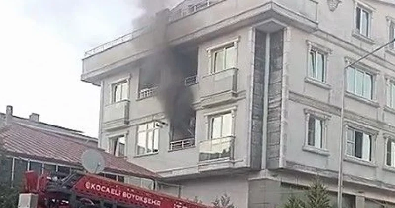 Son dakika: Mutfakta yangın çıktı, doğalgaz bomba gibi patladı: Patlama anı kamerada Son dakika haberleri