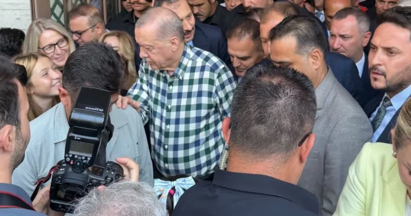 Cumhurbaşkanı Erdoğan, Okluk Cumhurbaşkanlığı Konukevi’nde vatandaşlarla bir araya geldi