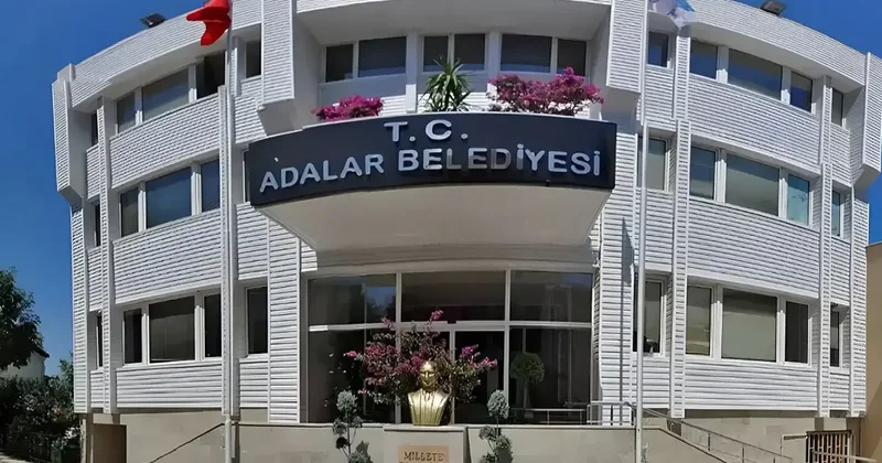 Siyasetin gündemi bunu konuşuyor! İsmail Saymaz dan çarpıcı iddia: Bir belediye daha AK Parti ye geçebilir