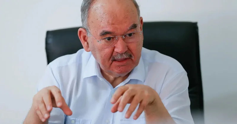 Burhan Özfatura hayatını kaybetti