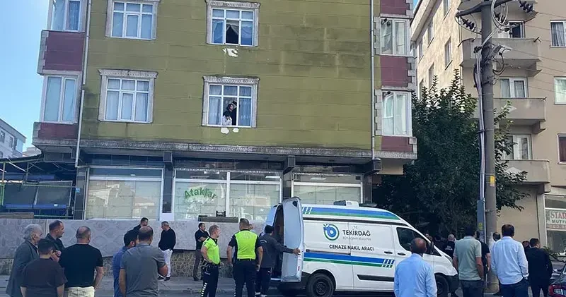 Tartıştığı eşini öldürüp, sabaha kadar başında bekledi