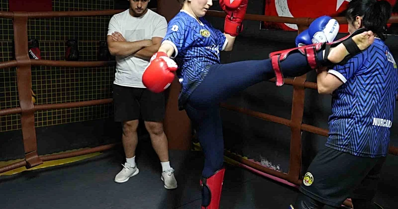 Kızını antrenmandan almaya giderken sporcu oldu! Nurcan Baştan artık kızlarıyla aynı ringde